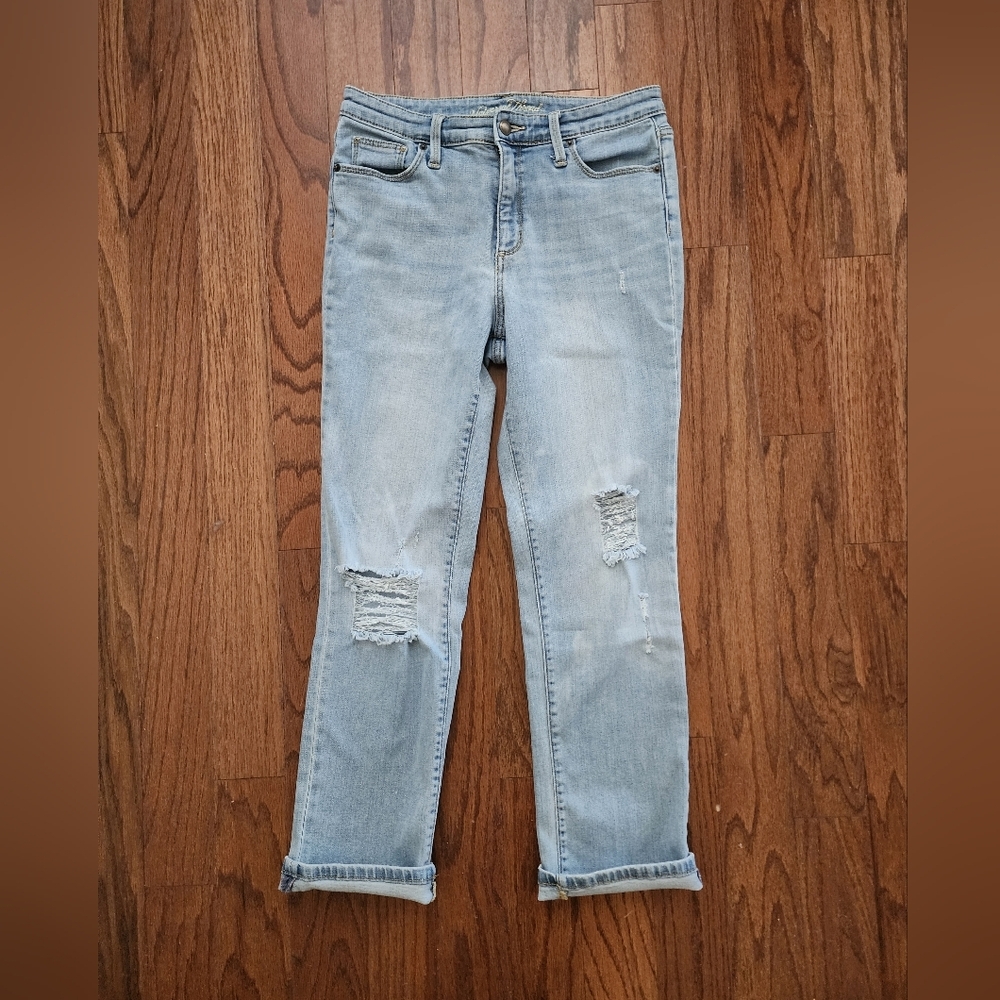 Universal Thread Women's Size 8/29 Light Wash Distressed Denim Jeans